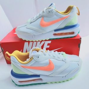 Nike Air Max Dawn White,Peach Cream Women Size 8.5. New with box